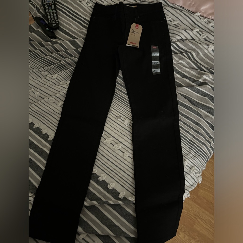 NWT levi’s 312 shaping slim jeans in black size 26 ! - Picture 2 of 7